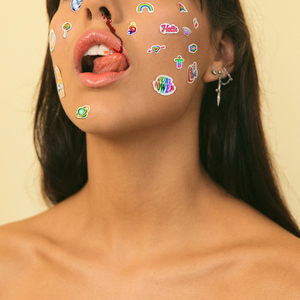 表妹洗澡让我进去摸她照片
