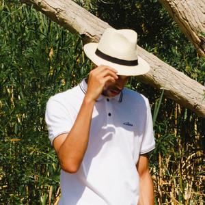 表妹洗澡让我进去摸她照片
