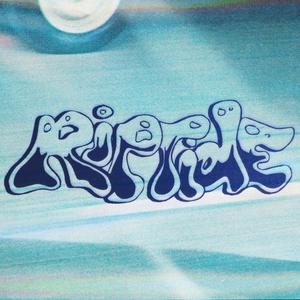 表妹洗澡让我进去摸她照片
