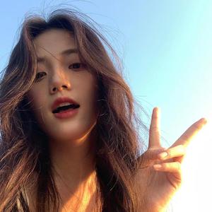 表妹洗澡让我进去摸她照片
